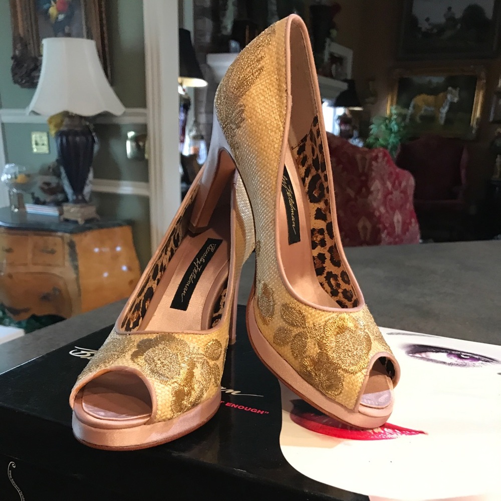 Beverly Feldman Gold Peep-Toe Platform Pumps Sz 6M
